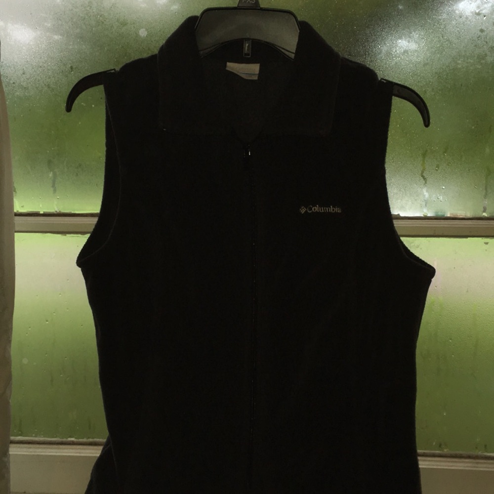 Women’s black fleece Columbia vest